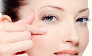 cómo rejuvenecer la piel alrededor de los ojos